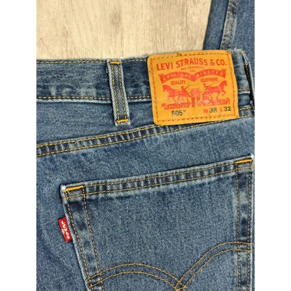 Levi's 505 Men's Jeans 38 x 32 Blue Straight Leg Regular Fit Medium Wash